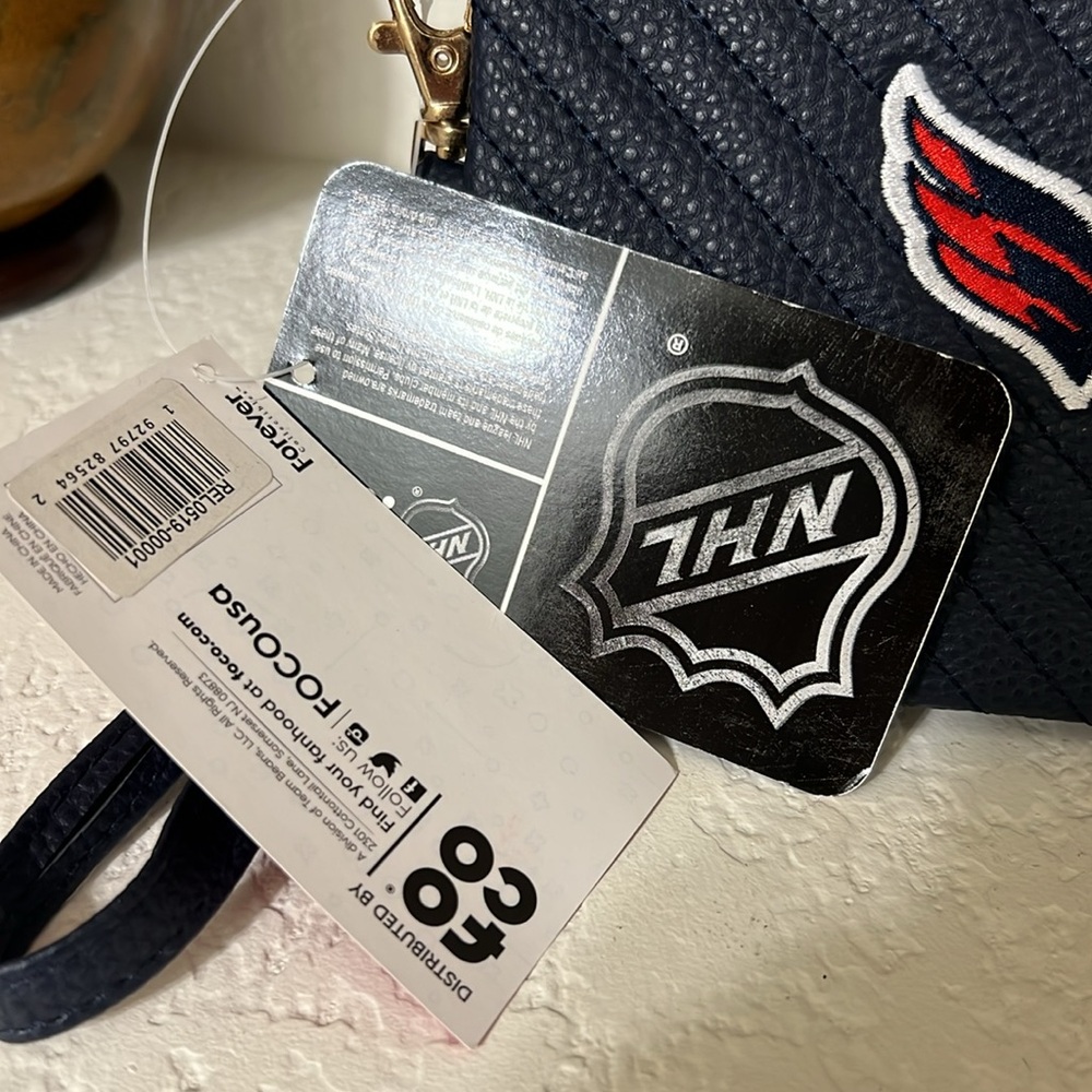 NWT Washington Capitals Penny, Vegan Leather Wristlet, Official Licensed NHL - Picture 4 of 8